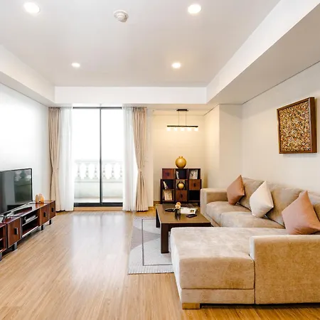 Wecozy Pacific - Spacious Apartment, Train Station Side
